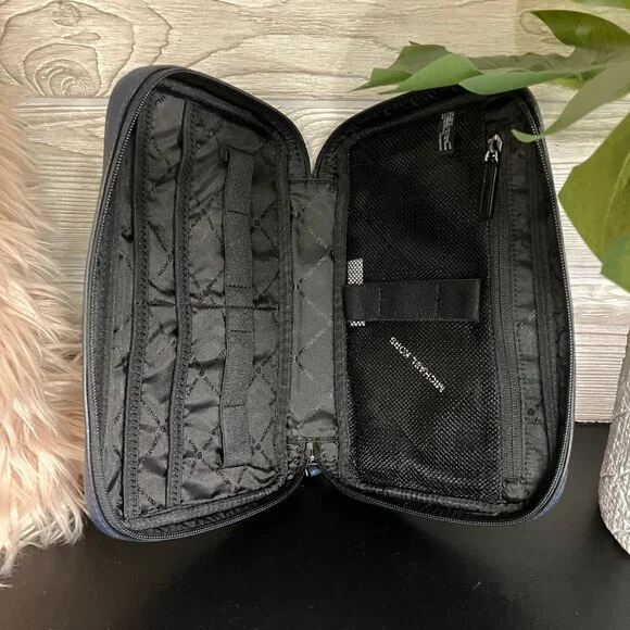 LOW START Michael Kors Tech Organizer, Navy Blue - Picture 2 of 3